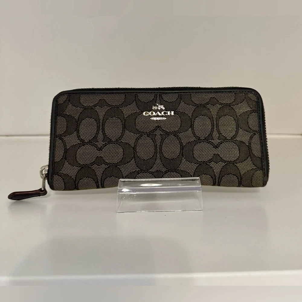 Coach Black and Tan Zip-Around Wallet - Picture 1 of 5